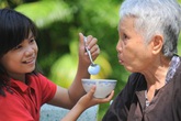 Xuân Canh Tý chia sẻ bí quyết để con cháu giúp cha mẹ già sống khỏe, sống lâu Xuân Canh Tý chia sẻ bí quyết để con cháu giúp cha mẹ già sống khỏe, sống lâu