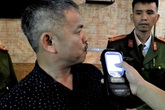 Tam giữ tài xế dùng tay và dép đánh vào mặt CSGT khi bị yêu cầu kiểm tra nồng độ cồn Tam giữ tài xế dùng tay và dép đánh vào mặt CSGT khi bị yêu cầu kiểm tra nồng độ cồn