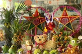 Còng lưng từ 5h sáng đến nửa đêm, mỗi ngày thu 30 triệu đồng Còng lưng từ 5h sáng đến nửa đêm, mỗi ngày thu 30 triệu đồng