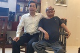 Thầy hiệu trưởng 30 năm cõng bạn Thầy hiệu trưởng 30 năm cõng bạn