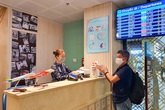 Unilever đồng hành cùng cảng hàng không quốc tế Tân Sơn Nhất và công ty Sasco phòng dịch cho hành khách trước mỗi chuyến bay Unilever đồng hành cùng cảng hàng không quốc tế Tân Sơn Nhất và công ty Sasco phòng dịch cho hành khách trước mỗi chuyến bay