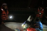 Hà Tĩnh: Theo chân đội cứu hộ cứu dân trong lũ dữ Hà Tĩnh: Theo chân đội cứu hộ cứu dân trong lũ dữ