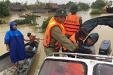 “Đại hồng thủy” nhấn chìm gần 80.000 nhà dân Quảng Bình, 3 người chết “Đại hồng thủy” nhấn chìm gần 80.000 nhà dân Quảng Bình, 3 người chết