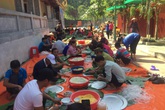 Hàng nghìn chiếc bánh chưng của người dân xứ Thanh chuẩn bị gửi vào vùng lũ Hàng nghìn chiếc bánh chưng của người dân xứ Thanh chuẩn bị gửi vào vùng lũ