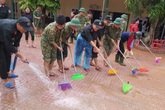 Hà Tĩnh khẩn trương dọn dẹp để học sinh sớm trở lại trường sau mưa lũ Hà Tĩnh khẩn trương dọn dẹp để học sinh sớm trở lại trường sau mưa lũ