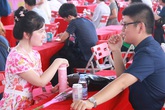 Gặp phải nữ giáo viên dắt 4 người bạn đến "ăn ké", nam thanh niên quyết định tung chiêu phản đòn "cao tay" đến mức phụ huynh phải lên tiếng Gặp phải nữ giáo viên dắt 4 người bạn đến "ăn ké", nam thanh niên quyết định tung chiêu phản đòn "cao tay" đến mức phụ huynh phải lên tiếng