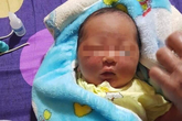 Hà Tĩnh: Phát hiện bé gái sơ sinh trong chiếc chăn nhung bị bỏ rơi ngoài đồng lúc rạng sáng Hà Tĩnh: Phát hiện bé gái sơ sinh trong chiếc chăn nhung bị bỏ rơi ngoài đồng lúc rạng sáng