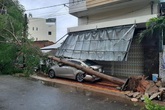 Bão số 9 bắt đầu càn quét Quãng Ngãi, hàng trăm nhà dân bị tốc mái Bão số 9 bắt đầu càn quét Quãng Ngãi, hàng trăm nhà dân bị tốc mái