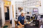 Không gian sống sang trọng, ấm cúng và đầy chất nghệ sĩ của nhạc sĩ Trần Tiến Không gian sống sang trọng, ấm cúng và đầy chất nghệ sĩ của nhạc sĩ Trần Tiến