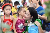 Nữ doanh nhân Trần Thị An đón trung thu an lạc cùng các con tại trường học Nữ doanh nhân Trần Thị An đón trung thu an lạc cùng các con tại trường học