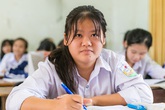 Nữ sinh trường huyện giành giải Nhất HSG ngữ văn với bài thi 14 trang giấy Nữ sinh trường huyện giành giải Nhất HSG ngữ văn với bài thi 14 trang giấy