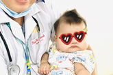 Trắng xinh, bụ bẫm, bé 6 tháng tuổi nhập viện truyền máu gấp vì lý do đau lòng Trắng xinh, bụ bẫm, bé 6 tháng tuổi nhập viện truyền máu gấp vì lý do đau lòng