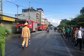 Hải Dương: Xe đầu kéo đâm vào bên đường sau va chạm làm cháy 3 nhà dân, tài xế tử vong Hải Dương: Xe đầu kéo đâm vào bên đường sau va chạm làm cháy 3 nhà dân, tài xế tử vong