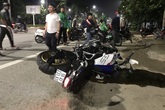 Xe phân khối lớn chạy tốc độ kinh hoàng đâm vào xe máy khiến 3 người thương vong Xe phân khối lớn chạy tốc độ kinh hoàng đâm vào xe máy khiến 3 người thương vong
