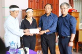 Báo Gia đình và Xã hội cùng các nhà hảo tâm đến thăm và trao quà cho đồng bào vùng lũ Hà Tĩnh Báo Gia đình và Xã hội cùng các nhà hảo tâm đến thăm và trao quà cho đồng bào vùng lũ Hà Tĩnh