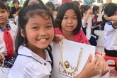 Học trò nghèo Đồng Tháp được nối dài ước mơ chinh phục "con chữ" từ học bổng Cô giáo Nhế Học trò nghèo Đồng Tháp được nối dài ước mơ chinh phục "con chữ" từ học bổng Cô giáo Nhế