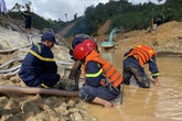 Cứu hộ ở Rào Trăng 3: Phát hiện nhiều hiện vật dưới lòng sông Cứu hộ ở Rào Trăng 3: Phát hiện nhiều hiện vật dưới lòng sông