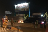 TP.HCM: Vợ vừa bế con nhỏ vừa ôm thi thể chồng sau va chạm với xe container khiến người đi đường xót xa TP.HCM: Vợ vừa bế con nhỏ vừa ôm thi thể chồng sau va chạm với xe container khiến người đi đường xót xa