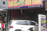 Hàng xóm phẫn nộ khi biết tin nữ chủ quán bánh xèo ở Bắc Ninh bạo hành dã man 2 nhân viên Hàng xóm phẫn nộ khi biết tin nữ chủ quán bánh xèo ở Bắc Ninh bạo hành dã man 2 nhân viên