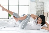 Những bài tập thể dục giảm mỡ bụng trên giường, nàng lười đến mấy mà áp dụng sẽ chẳng mấy chốc sở hữu vòng eo con kiến Những bài tập thể dục giảm mỡ bụng trên giường, nàng lười đến mấy mà áp dụng sẽ chẳng mấy chốc sở hữu vòng eo con kiến