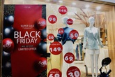 Black Friday, hàng loạt shop thời trang bắt đầu tung "bão giảm giá" Black Friday, hàng loạt shop thời trang bắt đầu tung "bão giảm giá"
