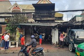4 người say ngủ trong ngôi nhà bốc cháy dữ dội 4 người say ngủ trong ngôi nhà bốc cháy dữ dội