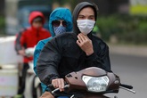 Cuối tuần rét đậm, người Hà Nội ăn mặc như ninja kín mít từ đầu đến chân, túm năm tụm ba xuýt xoa bên đống lửa trên vỉa hè chia nhau hơi ấm Cuối tuần rét đậm, người Hà Nội ăn mặc như ninja kín mít từ đầu đến chân, túm năm tụm ba xuýt xoa bên đống lửa trên vỉa hè chia nhau hơi ấm