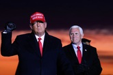 Ông Trump xung trận 'chiến trường' Michigan tới hơn 1h sáng Ông Trump xung trận 'chiến trường' Michigan tới hơn 1h sáng