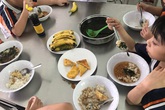 Suất ăn bán trú trường học: Nhiều nơi kiểm tra thực phẩm chỉ bằng… cảm quan Suất ăn bán trú trường học: Nhiều nơi kiểm tra thực phẩm chỉ bằng… cảm quan