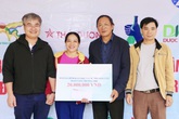 Báo Gia đình và Xã hội trao quà hỗ trợ đến người dân xã Tân Hóa, tỉnh Quảng Bình Báo Gia đình và Xã hội trao quà hỗ trợ đến người dân xã Tân Hóa, tỉnh Quảng Bình