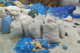 Bắc Ninh: Phát hiện kho hàng chứa gần chục tấn găng tay cao su nhăn nhúm, bẩn thỉu Bắc Ninh: Phát hiện kho hàng chứa gần chục tấn găng tay cao su nhăn nhúm, bẩn thỉu