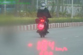 Nam thanh niên cố tình tông CSGT khi đang chạy xe máy với tốc độ 104 km/giờ Nam thanh niên cố tình tông CSGT khi đang chạy xe máy với tốc độ 104 km/giờ