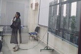 Một hình ảnh chụp lén thầy giáo nhận "bão like": Có gì mà cư dân mạng sốt xình xịch vậy? Một hình ảnh chụp lén thầy giáo nhận "bão like": Có gì mà cư dân mạng sốt xình xịch vậy?