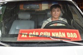 Chuyến xe "0 đồng" của anh nông dân chở hàng trăm bệnh nhân nghèo đi cấp cứu Chuyến xe "0 đồng" của anh nông dân chở hàng trăm bệnh nhân nghèo đi cấp cứu