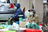 Người Hà Nội vất vả mưu sinh trong giá lạnh đầu đông Người Hà Nội vất vả mưu sinh trong giá lạnh đầu đông