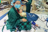 Căn bệnh kỳ lạ khiến trẻ em không sống nổi qua tuổi 15 Căn bệnh kỳ lạ khiến trẻ em không sống nổi qua tuổi 15