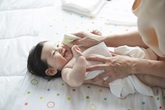 Quần áo ẩm, mốc vào mùa đông: Ba mẹ xem ngay cách khắc phục Quần áo ẩm, mốc vào mùa đông: Ba mẹ xem ngay cách khắc phục