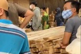 Nam tài xế bị hút vào lò băm dăm bào chết thảm Nam tài xế bị hút vào lò băm dăm bào chết thảm