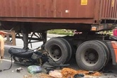 Cụ ông hơn 70 tuổi bị xe container đâm tử vong khi đang giúp đỡ người bị nạn Cụ ông hơn 70 tuổi bị xe container đâm tử vong khi đang giúp đỡ người bị nạn