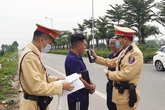 Bi hài chuyện tài xế “ma men” giở trò “nhây” với CSGT Bi hài chuyện tài xế “ma men” giở trò “nhây” với CSGT