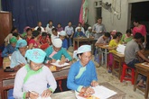 Đẩy mạnh công tác xóa mù chữ, đào tạo nghề cho đồng bào dân tộc rất ít người Đẩy mạnh công tác xóa mù chữ, đào tạo nghề cho đồng bào dân tộc rất ít người