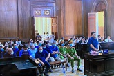 Ông Đinh La Thăng nhận mọi trách nhiệm, xin miễn trách nhiệm hình sự cho ông Nguyễn Hồng Trường Ông Đinh La Thăng nhận mọi trách nhiệm, xin miễn trách nhiệm hình sự cho ông Nguyễn Hồng Trường