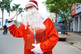 "Ông già Noel" nhàn hạ vì "ế sô" "Ông già Noel" nhàn hạ vì "ế sô"