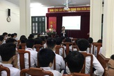 Câu chuyện đau lòng của cô bé 13 tuổi lên bàn đẻ và những tiết học đặc biệt về chăm sóc sức khỏe sinh sản cho học sinh Câu chuyện đau lòng của cô bé 13 tuổi lên bàn đẻ và những tiết học đặc biệt về chăm sóc sức khỏe sinh sản cho học sinh
