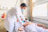 Nữ bệnh nhân bị lơ mơ, co giật, yếu nửa người do bị u tụy hiếm gặp Nữ bệnh nhân bị lơ mơ, co giật, yếu nửa người do bị u tụy hiếm gặp