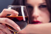 Những 'đại kỵ' khi uống rượu, biết mà tránh kẻo 'ân hận mấy cũng muộn' Những 'đại kỵ' khi uống rượu, biết mà tránh kẻo 'ân hận mấy cũng muộn'