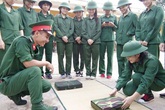 Học sinh lớp 10 sẽ học về phòng tránh bom, vũ khí công nghệ cao Học sinh lớp 10 sẽ học về phòng tránh bom, vũ khí công nghệ cao