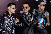 Dàn huấn luyện viên Rap Việt "quậy" tung thảm đỏ Tuần lễ thời trang quốc tế 2020 Dàn huấn luyện viên Rap Việt "quậy" tung thảm đỏ Tuần lễ thời trang quốc tế 2020