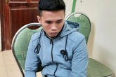 Nữ nhân viên xinh đẹp bị khách karaoke hiếp ngay tại phòng hát Nữ nhân viên xinh đẹp bị khách karaoke hiếp ngay tại phòng hát