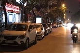 Hà Nội: Cận cảnh xe ô tô "bức tử" lòng đường Hoàng Quốc Việt gây tắc nghẽn nghiêm trọng Hà Nội: Cận cảnh xe ô tô "bức tử" lòng đường Hoàng Quốc Việt gây tắc nghẽn nghiêm trọng